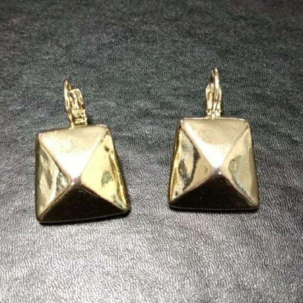 Gold tone square earrings